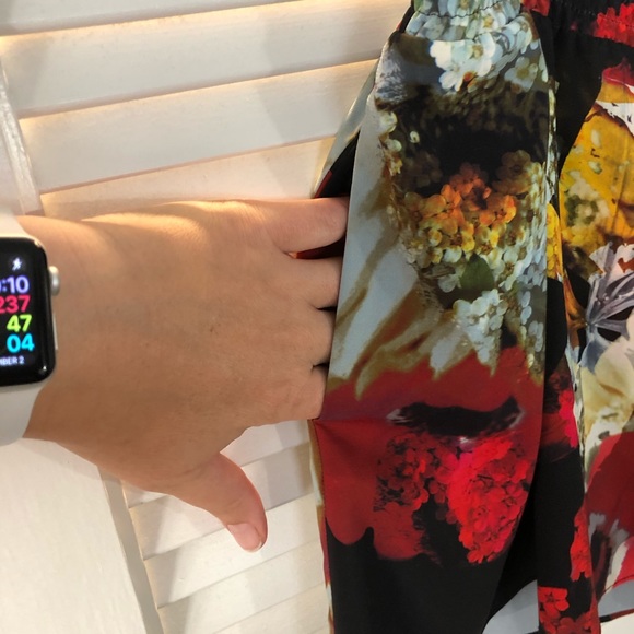 Alice + Olivia Floral Shorts - Picture 4 of 6